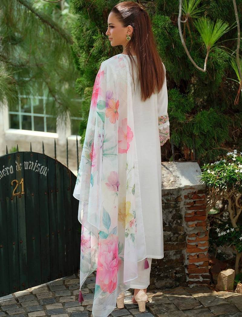 Women Floral Embroidered Regular Thread Work Kurta with Trousers & With Dupatta