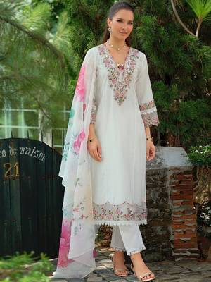 Women Floral Embroidered Regular Thread Work Kurta with Trousers & With Dupatta 7
