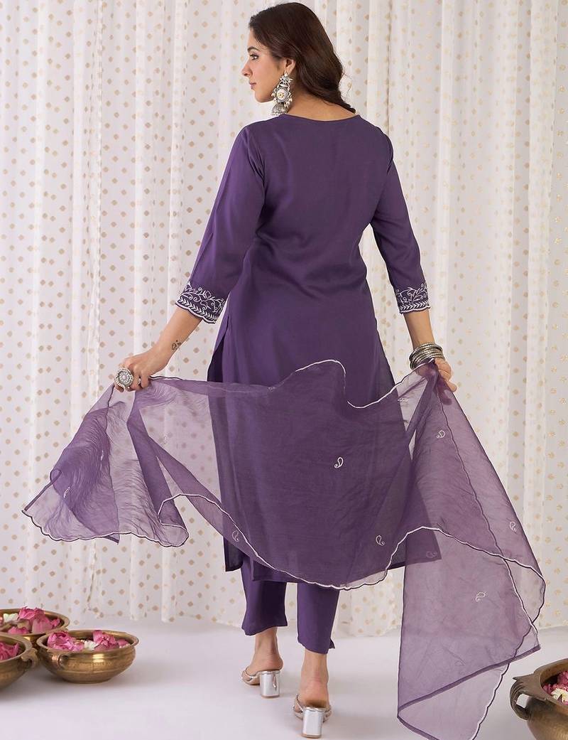 Women Ethnic Motifs Embroidered Regular Thread Work Kurta with Trousers & With Dupatta