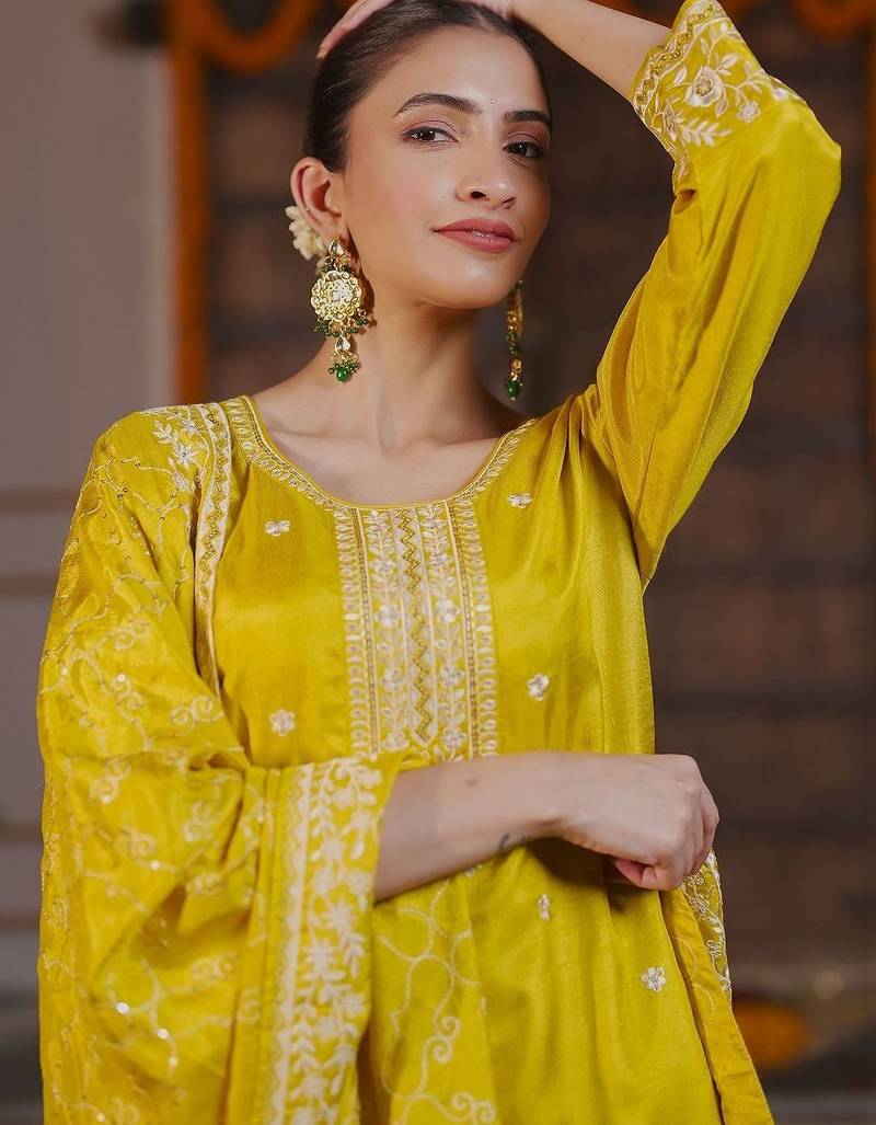 Women Ethnic Motifs Embroidered Regular Sequinned Kurta With Trouser & Dupatta