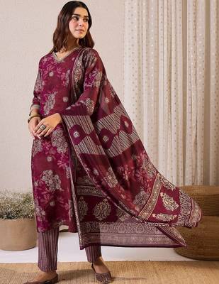 Women Floral Printed Regular Chanderi Silk Kurta with Trousers & With Dupatta 1