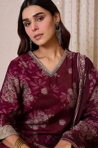 Women Floral Printed Regular Chanderi Silk Kurta with Trousers & With Dupatta