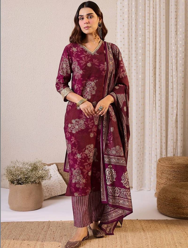 Women Floral Printed Regular Chanderi Silk Kurta with Trousers & With Dupatta
