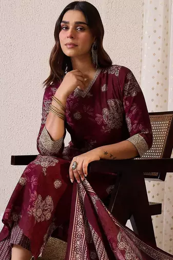 Women Floral Printed Regular Chanderi Silk Kurta with Trousers & With Dupatta