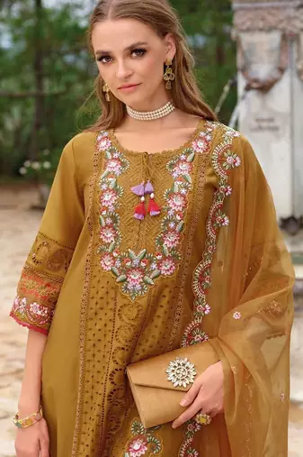 Women Floral Embroidered Regular Thread Work Kurta with Trousers & With Dupatta