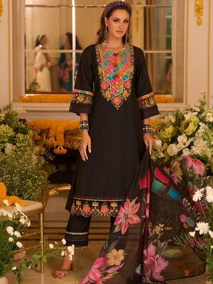 Women Floral Embroidered Regular Thread Work Kurta with Trousers & With Dupatta 2