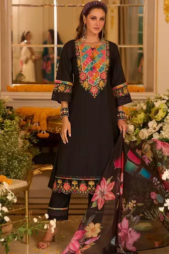 Women Floral Embroidered Regular Thread Work Kurta with Trousers & With Dupatta