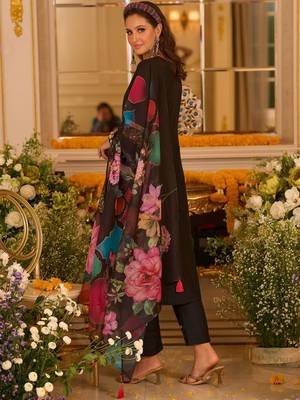 Women Floral Embroidered Regular Thread Work Kurta with Trousers & With Dupatta 3