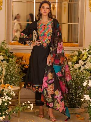 Women Floral Embroidered Regular Thread Work Kurta with Trousers & With Dupatta 5