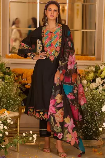 Women Floral Embroidered Regular Thread Work Kurta with Trousers & With Dupatta