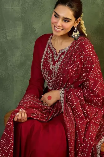 Women Ethnic Motifs Embroidered Panelled Kurta with Trousers & With Dupatta