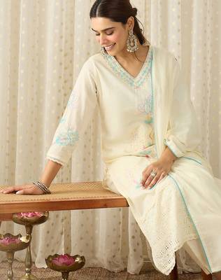 Women Floral Embroidered Regular Thread Work Pure Cotton Kurta with Trousers & With Dupatta 1