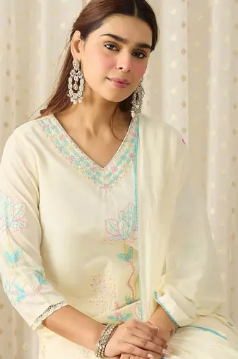 Women Floral Embroidered Regular Thread Work Pure Cotton Kurta with Trousers & With Dupatta