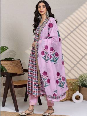 Women Floral Printed Empire  Cotton Kurta with Trousers & With Dupatta 6