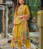 Women Floral Embroidered Regular Thread Work Kurta with Trousers & With Dupatta