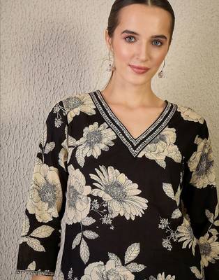 Women Floral Printed Regular Thread Work Pure Cotton Kurta with Trousers 2
