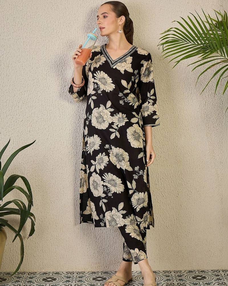 Women Floral Printed Regular Thread Work Pure Cotton Kurta with Trousers