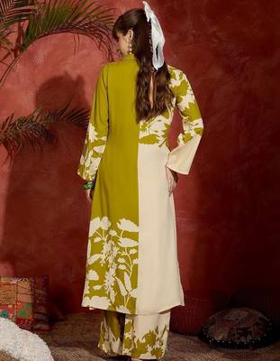 Women Floral Printed Regular Kurta with Trousers 4