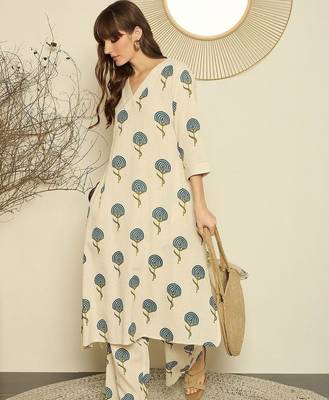 Women Floral Printed Regular Thread Work Kurta with Palazzos 1