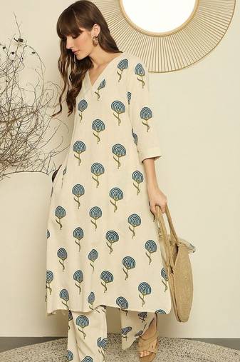 Women Floral Printed Regular Thread Work Kurta with Palazzos