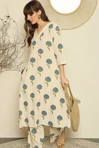 Women Floral Printed Regular Thread Work Kurta with Palazzos