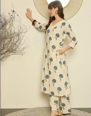 Women Floral Printed Regular Thread Work Kurta with Palazzos 3