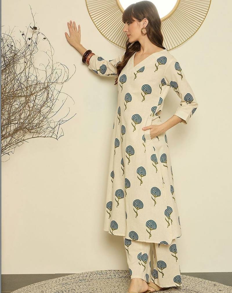 Women Floral Printed Regular Thread Work Kurta with Palazzos