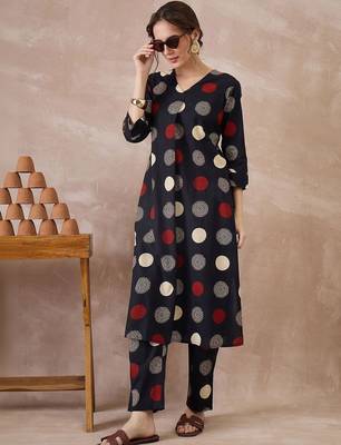 Women Printed Regular Pure Cotton Kurta with Trousers 1