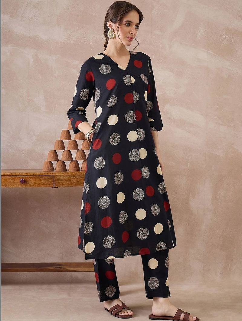 Women Printed Regular Pure Cotton Kurta with Trousers