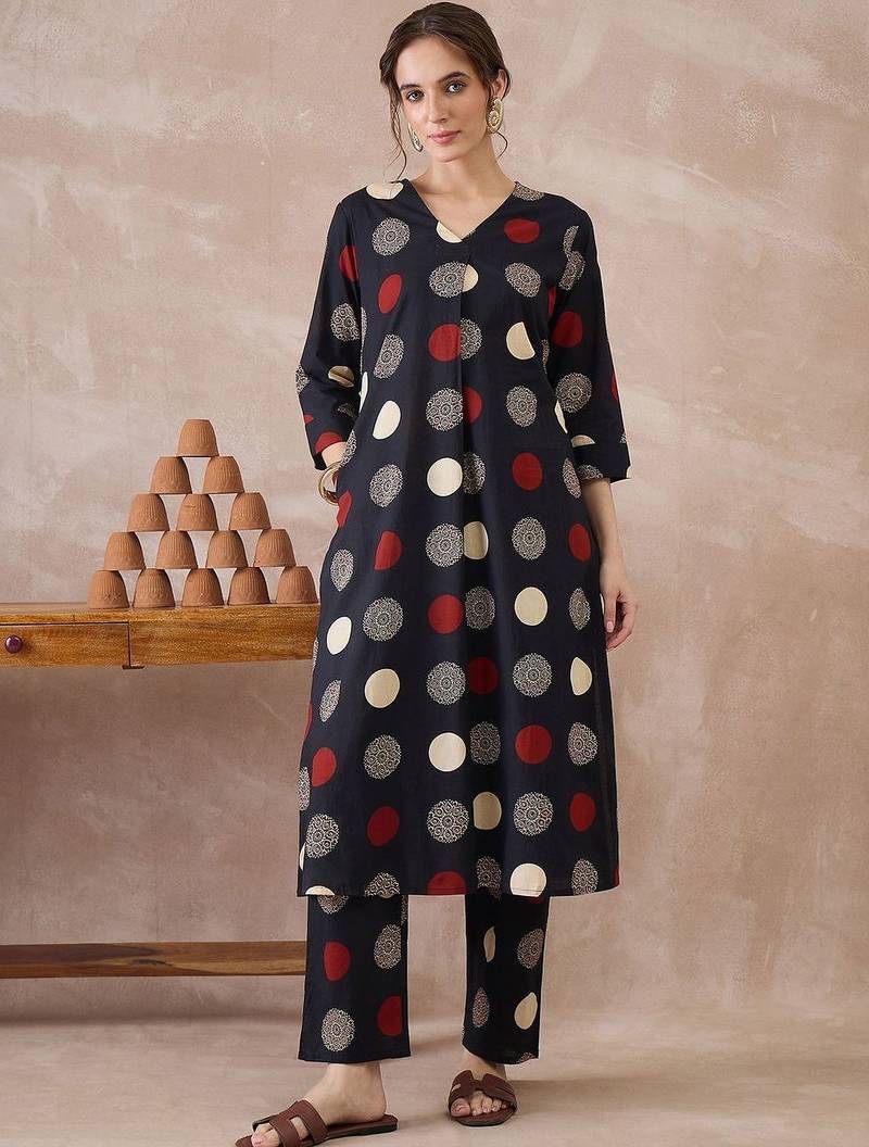 Women Printed Regular Pure Cotton Kurta with Trousers
