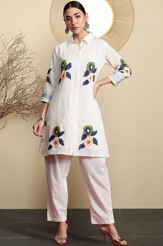Women Floral Embroidered Regular Thread Work  Cotton Kurta with Trousers