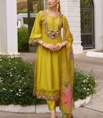 Women Floral Embroidered Regular Thread Work Liva Kurta with Trousers & With Dupatta