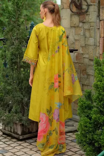 Women Floral Embroidered Regular Thread Work Liva Kurta with Trousers & With Dupatta
