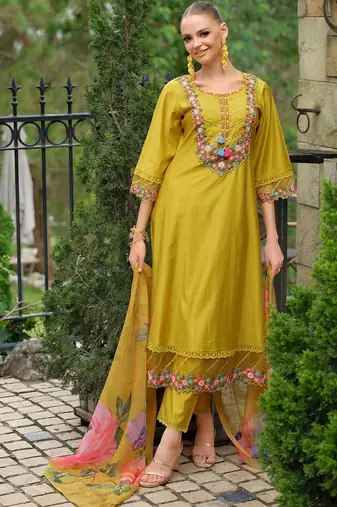 Women Floral Embroidered Regular Thread Work Liva Kurta with Trousers & With Dupatta