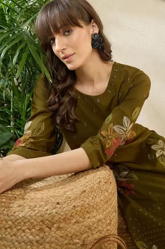 Women Floral Embroidered Regular Sequinned Pure Cotton Kurta with Trousers