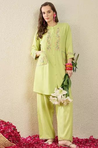 Women Floral Embroidered Regular Thread Work Kurta with Trousers