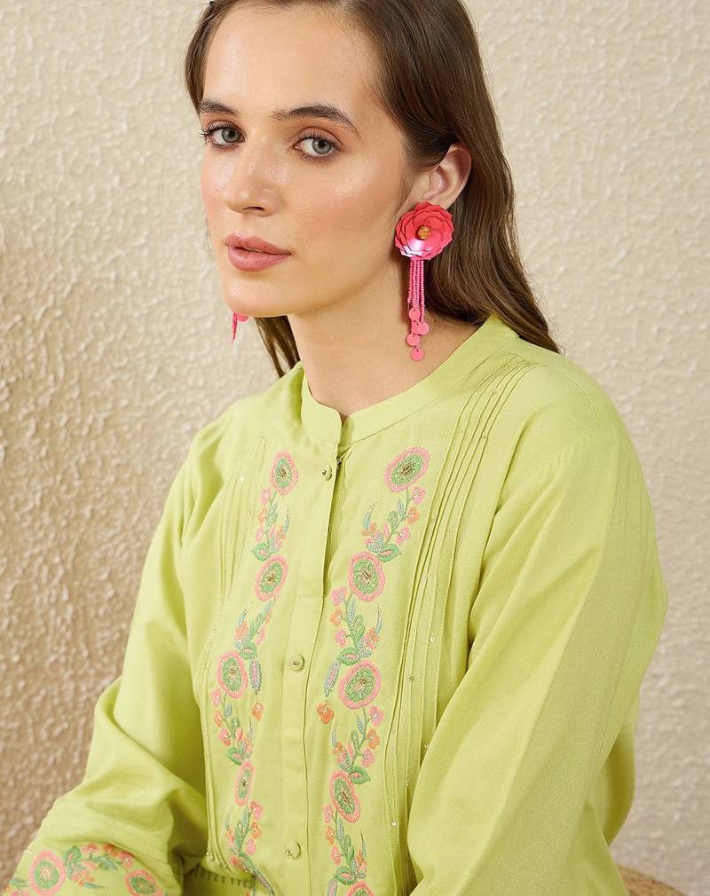 Women Floral Embroidered Regular Thread Work Kurta with Trousers
