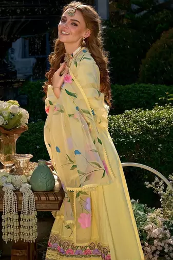Floral Embroidered Thread Work Pure Cotton Kurta With Trousers & Dupatta