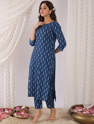Women Ethnic Motifs Printed  Cotton Kurta with Trousers 3