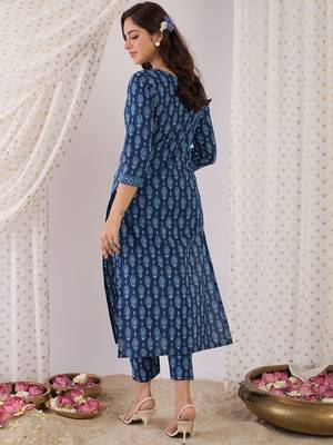 Women Ethnic Motifs Printed  Cotton Kurta with Trousers 4
