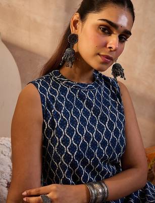 Women Geometric Printed Regular Pure Cotton Kurta with Trousers 2