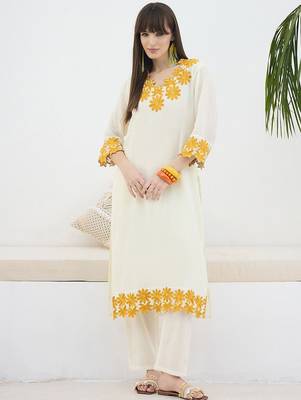 Women Floral Embroidered Cotton Kurta with Trousers 1