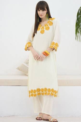 Women Floral Embroidered Cotton Kurta with Trousers