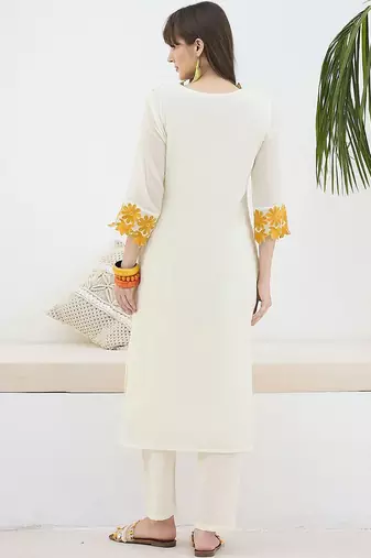 Women Floral Embroidered Cotton Kurta with Trousers