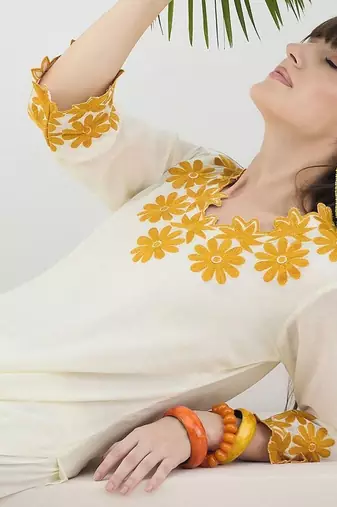 Women Floral Embroidered Cotton Kurta with Trousers