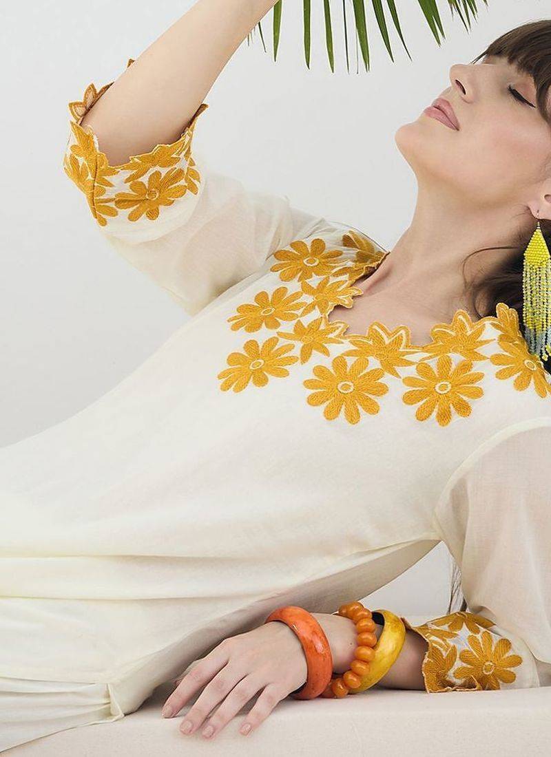 Women Floral Embroidered Cotton Kurta with Trousers