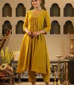 Women Ethnic Motifs Embroidered Chanderi Silk Kurta with Trousers