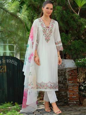 Floral Yoke Design Square Neck Thread Work A-Line Kurta With Trousers & Dupatta 4