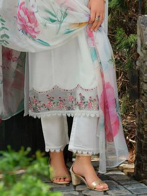 Floral Yoke Design Square Neck Thread Work A-Line Kurta With Trousers & Dupatta 7