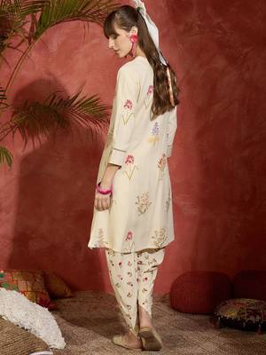 Floral Printed V-Neck Straight Kurta with Dhoti Pants 5